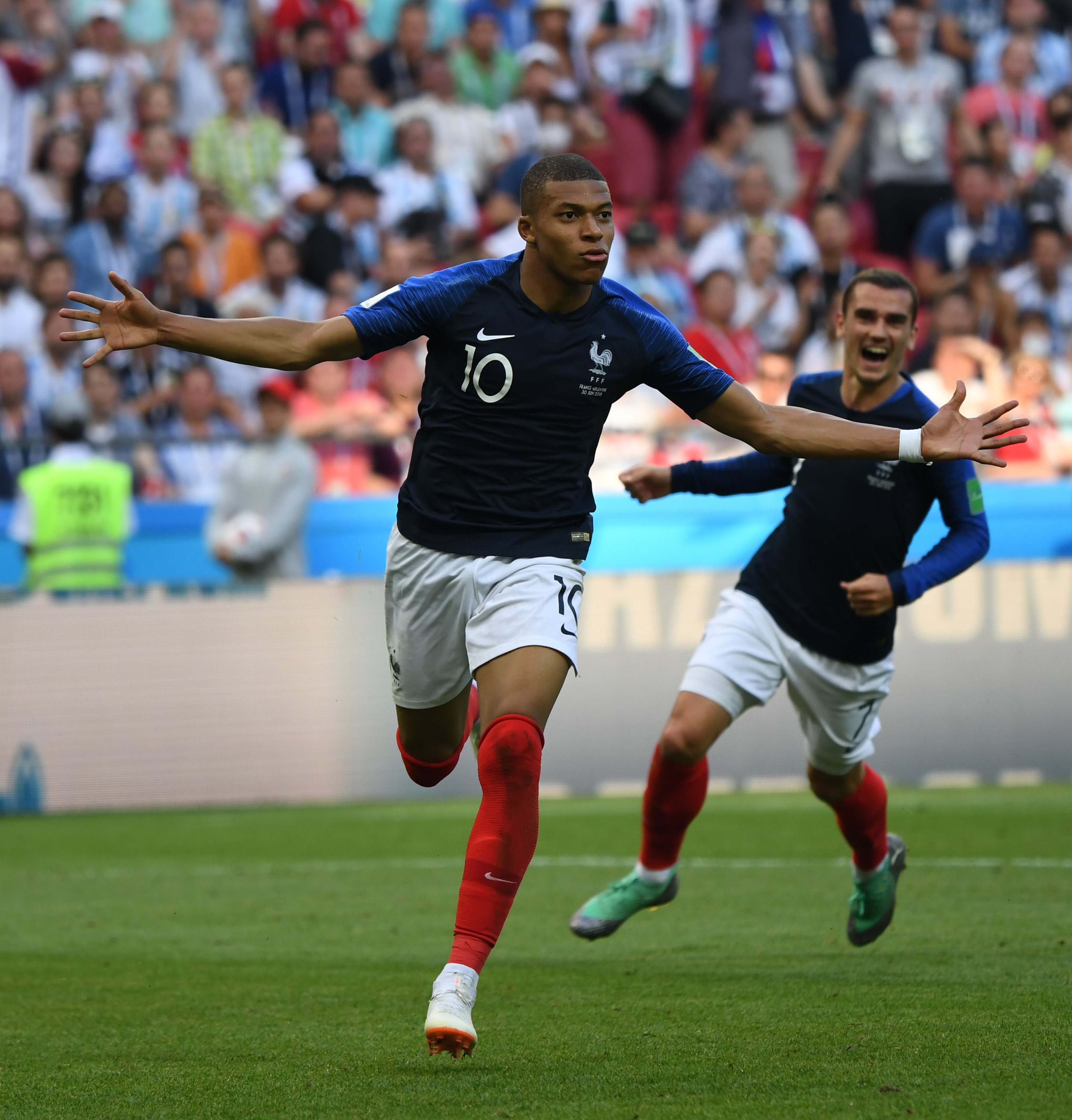 赖因德斯：我不是曼城的新德布劳内，我是很全面的中场球员（赖因德斯：别把我当作曼城新德布劳内，我是一名全能中场）