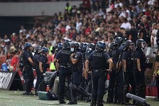 西装暴徒伦纳德受伤缺阵8场！快船总裁曝：没外界想的那么简单