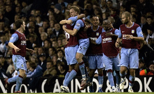 悉尼FC门将：在罗马尼亚输球就像一场葬礼，有人朝我扔东西（悉尼FC门将称在罗马尼亚客场失利仿佛参加葬礼，还遭球迷投掷物品）