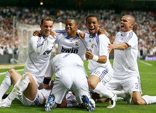 组曼联小队？ 罗马诺：梅努想去那不勒斯但曼联暂不想放（罗马诺：梅努倾向加盟那不勒斯，曼联暂不放行，“曼联小队”难成）