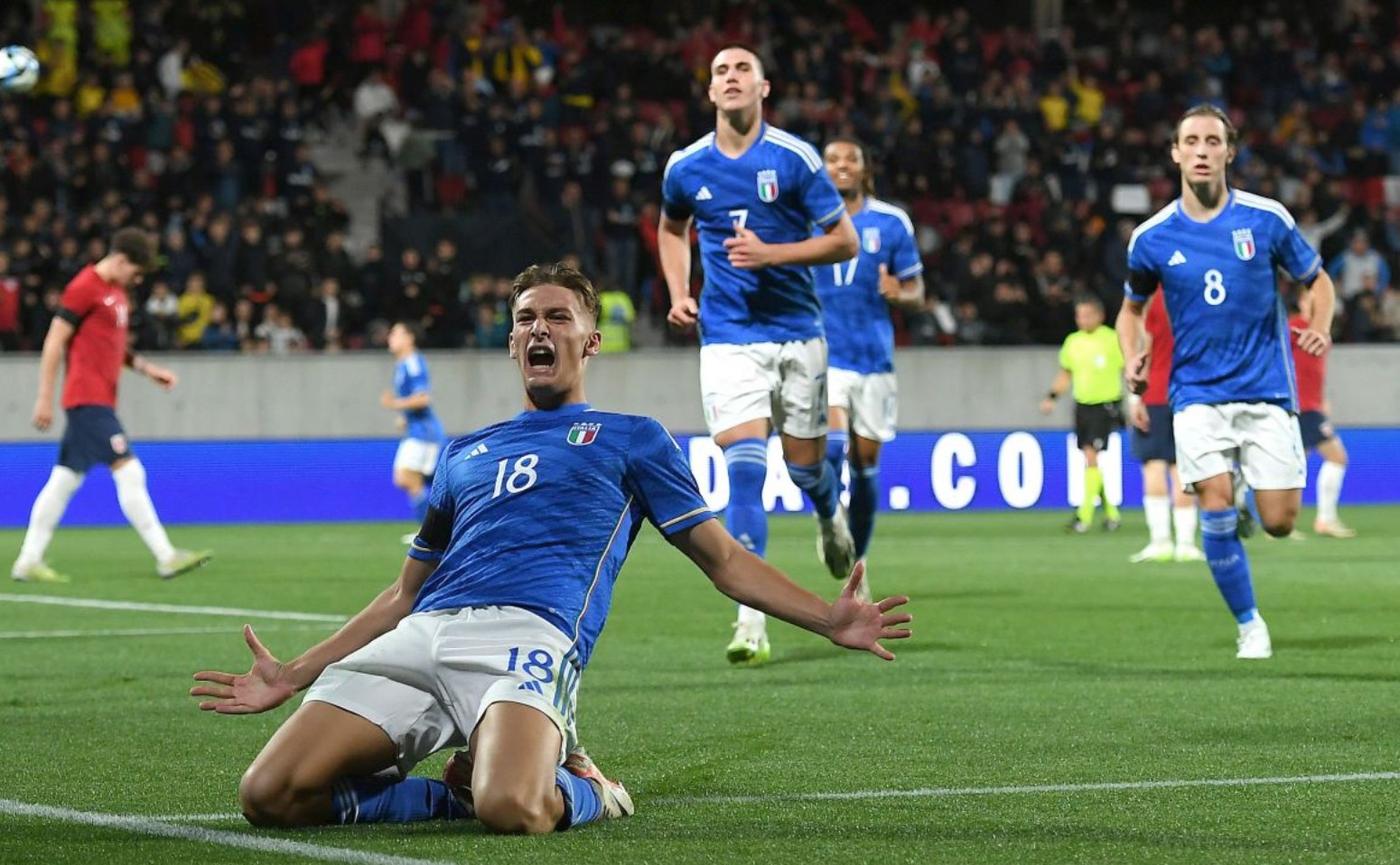 博主：国安已与范双杰续约2年，与曹永竞去年年底已续约（据博主透露，国安与范双杰续约两年，曹永竞已于去年年底完成续约）