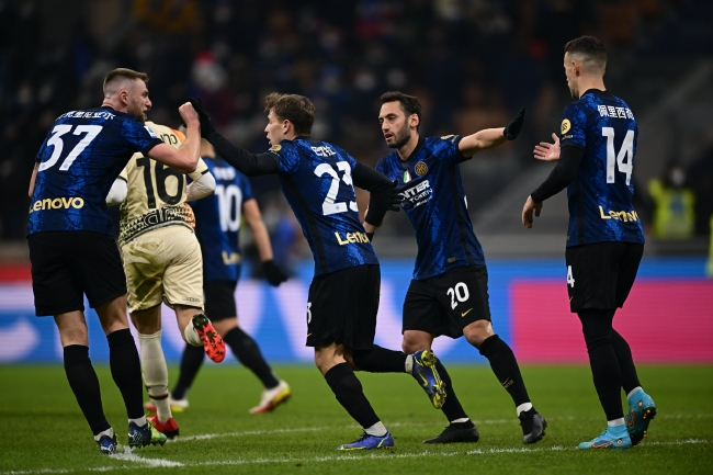 北青：邵佳一善学谦逊沟通强；有球员表态愿意主动争取归队