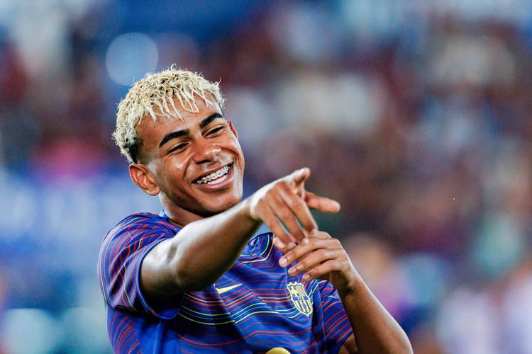 巴萨国王杯大名单：亚马尔、莱万领衔，什琴斯尼病愈回归（巴萨公布国王杯名单：亚马尔、莱万领衔，什琴斯尼病愈复出）