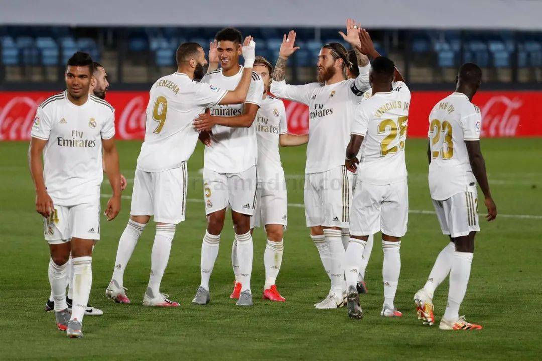 小豌豆替补出场错失反超比分的点球，之后球队被补时绝杀