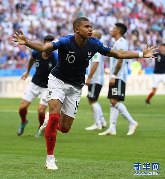 比萨vs克雷莫内塞：夸德拉多、恩佐拉首发，瓦尔迪、米卡伊尔-法耶出战