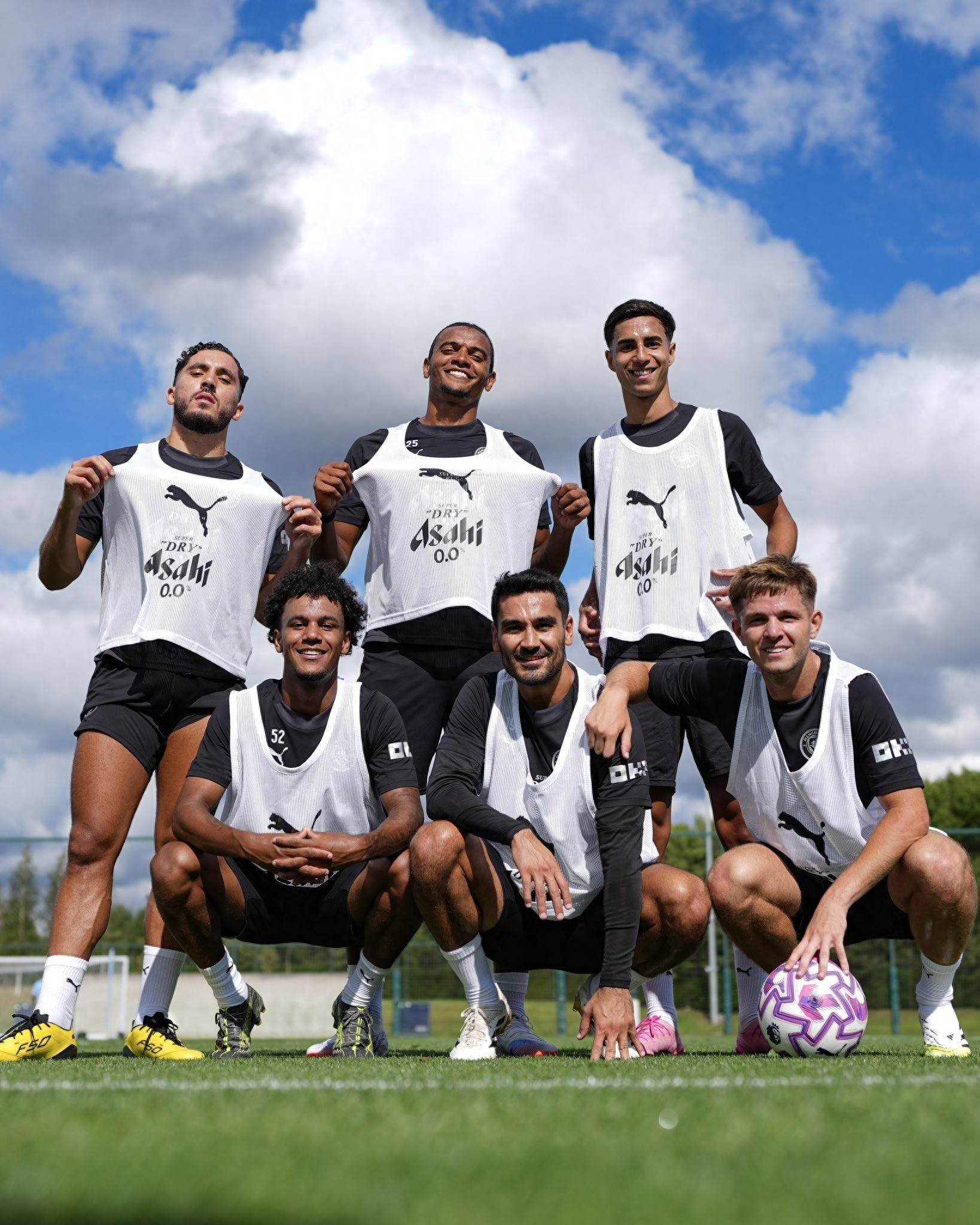 足球英超球队高薪续约门将，球迷满意（英超球队高薪续约门神，球迷叫好）