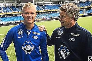 记者：利物浦没有对萨拉赫纪律处罚，他的落选只是阵容选择