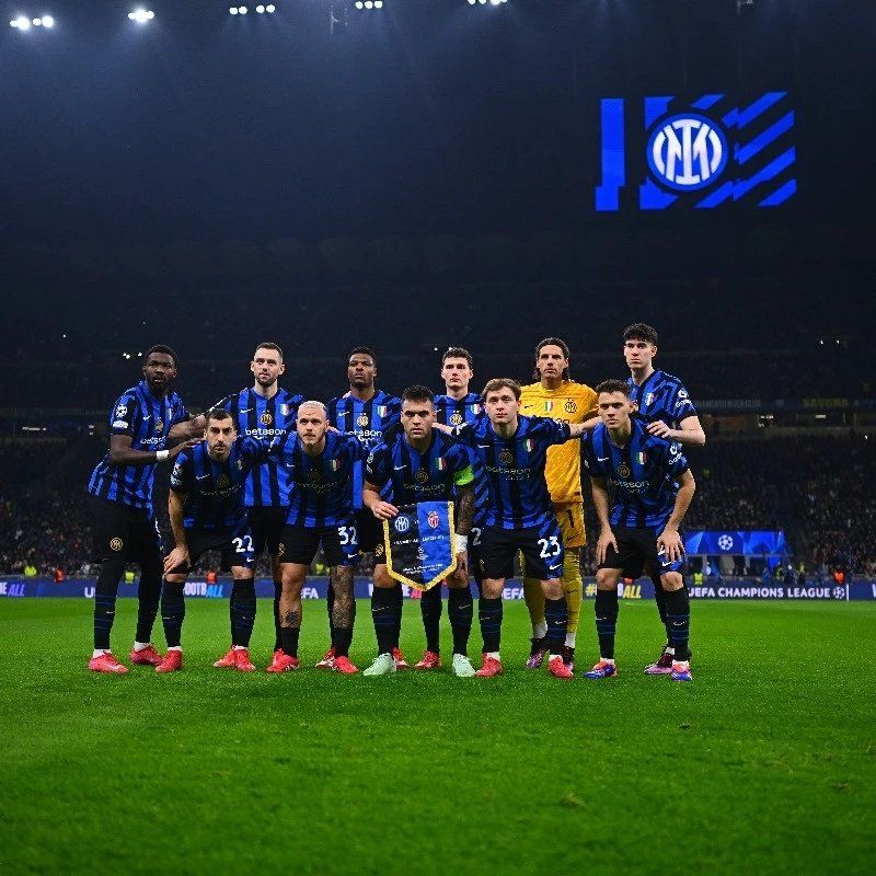 弗兰克：西蒙斯红牌上诉很难成功，范德芬的防守选择没有问题（弗兰克称西蒙斯红牌申诉胜算渺茫，范德芬的防守决策并无不当）