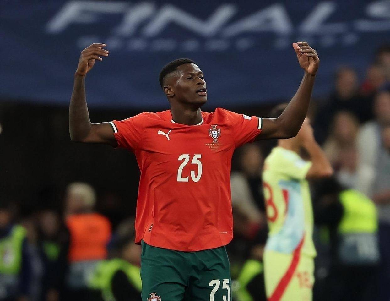 持续发力！萨林杰送长传 胡明轩助张昊上篮将分差拉开到20分以上