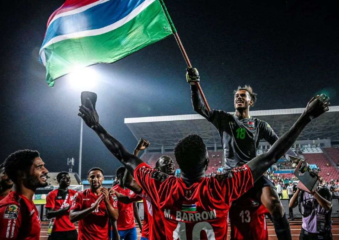 人物志：森林传奇约翰·罗伯逊人生落幕，他被誉为绿茵毕加索（森林传奇约翰·罗伯逊谢幕：足坛“绿茵毕加索”的最后一章）