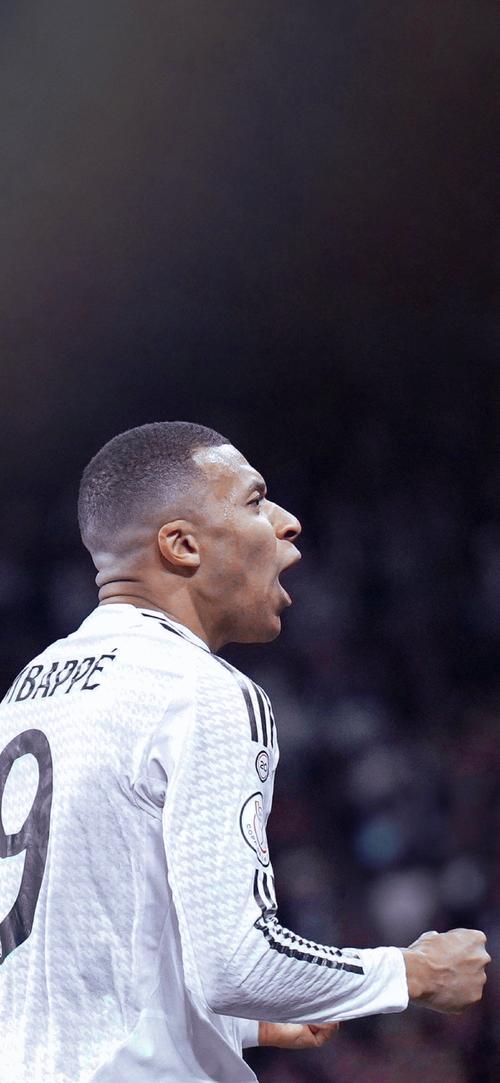 群雄争霸，意甲连续第二年至少4支排名前列的球队相差2分以内（意甲群雄并起，连续两季至少四强分差不超2分）